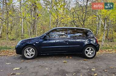 Хэтчбек Renault Clio 2004 в 