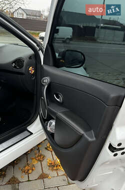 Хэтчбек Renault Clio 2012 в 