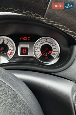 Хэтчбек Renault Clio 2012 в 