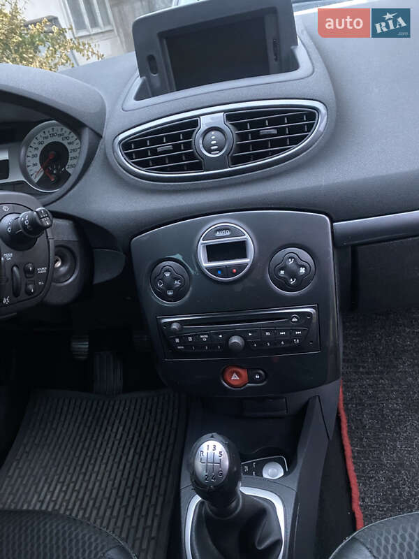 Универсал Renault Clio 2010 в Ровно фото 15 Универсал Renault Clio 2010 в Ровно