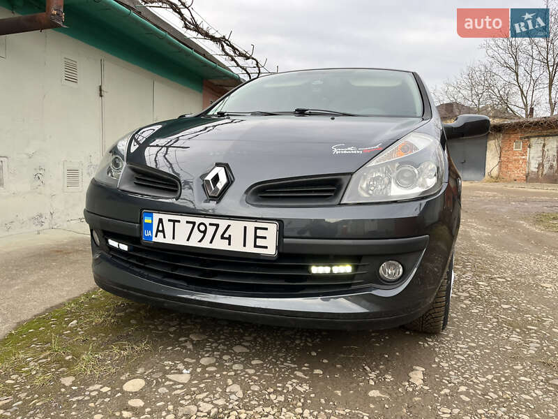 Хэтчбек Renault Clio 2006 в Калуше