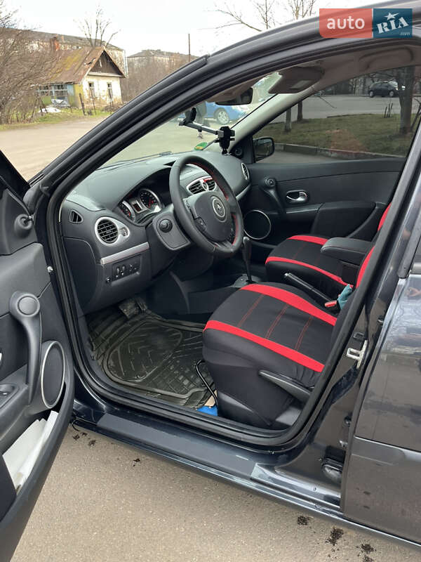 Хэтчбек Renault Clio 2006 в Калуше