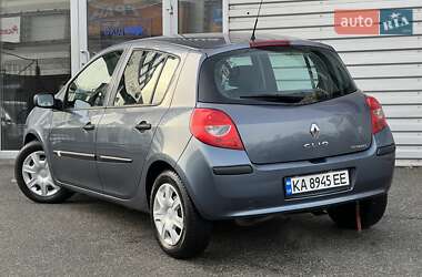 Хэтчбек Renault Clio 2006 в 