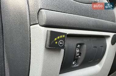 Хэтчбек Renault Clio 2006 в 