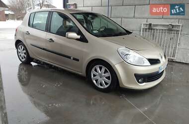 Хэтчбек Renault Clio 2007 в Нетешине