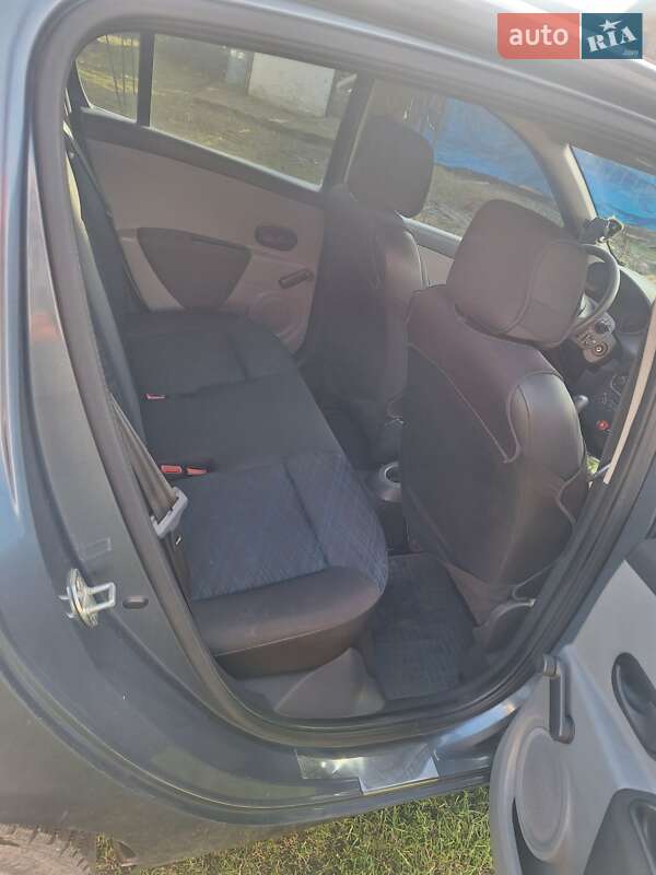 Хэтчбек Renault Clio 2006 в Городке