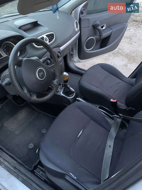 Хэтчбек Renault Clio 2008 в Костополе