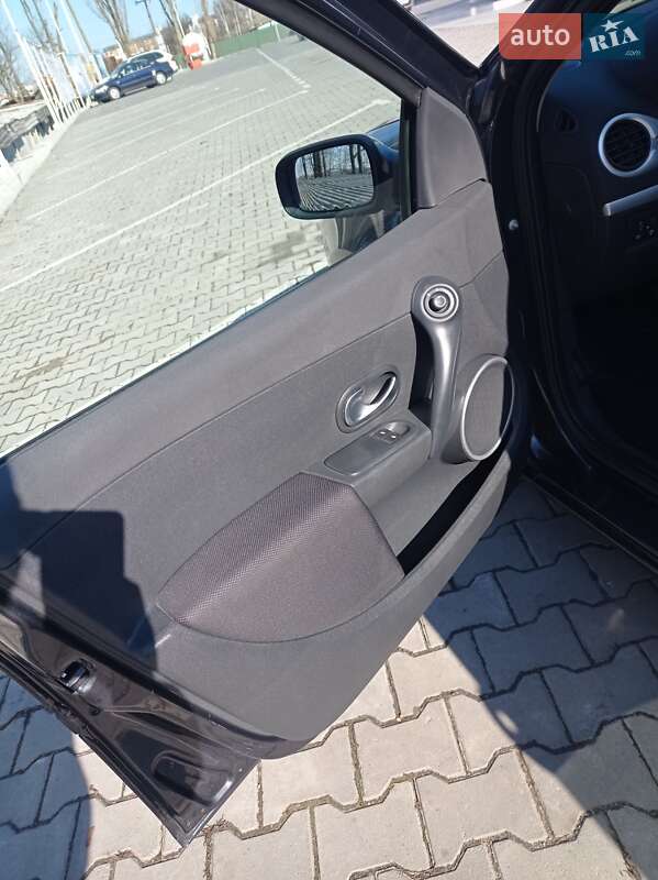 Хэтчбек Renault Clio 2006 в Виннице