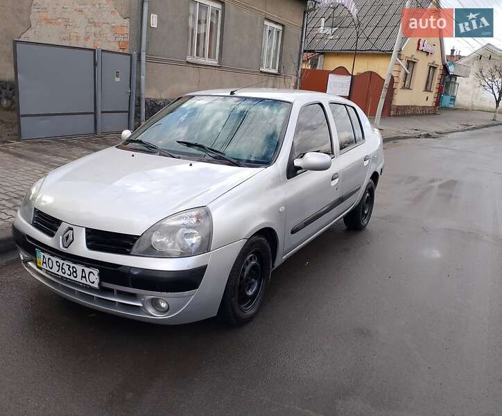 Седан Renault Clio 2006 в Хусте