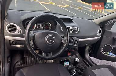 Хэтчбек Renault Clio 2009 в 