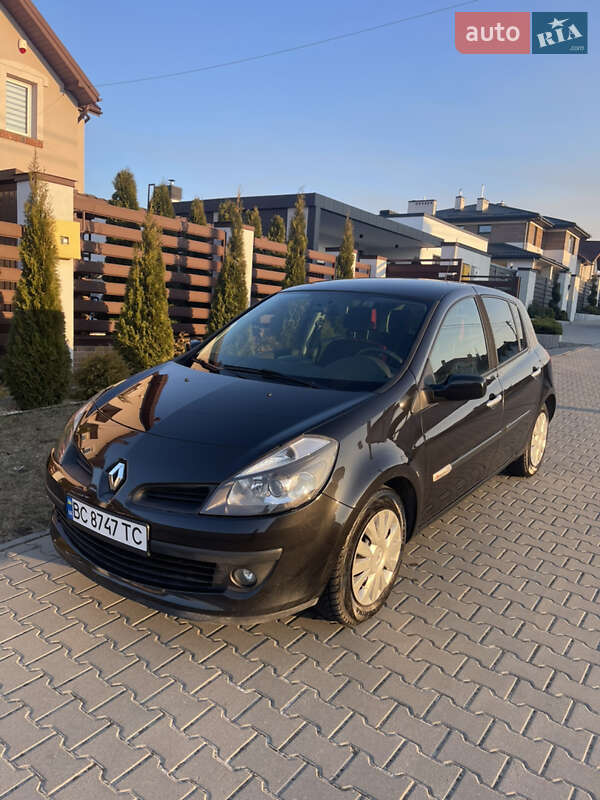 Хэтчбек Renault Clio 2007 в Львове