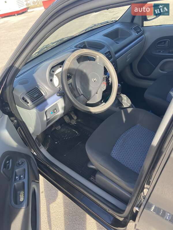 Седан Renault Clio 2006 в Кременчуге