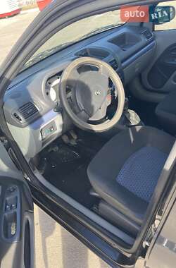 Седан Renault Clio 2006 в 