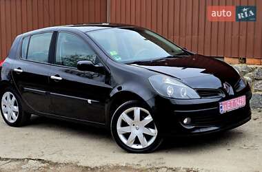 Хэтчбек Renault Clio 2006 в 
