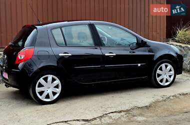 Хэтчбек Renault Clio 2006 в 