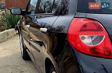 Хэтчбек Renault Clio 2006 в 