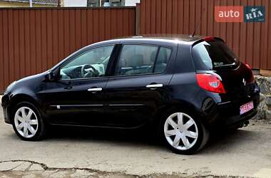 Хэтчбек Renault Clio 2006 в 