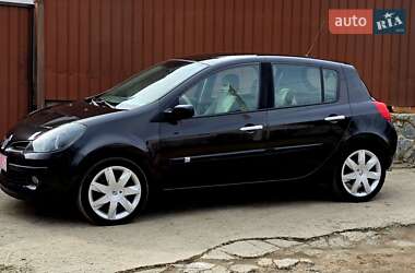 Хэтчбек Renault Clio 2006 в 