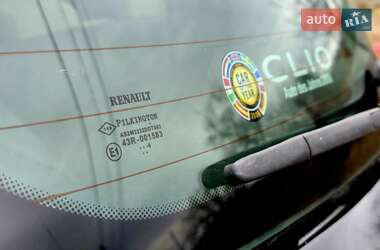 Хэтчбек Renault Clio 2006 в 