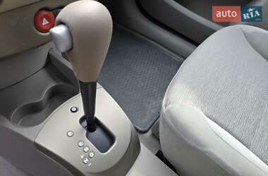 Хэтчбек Renault Clio 2006 в 
