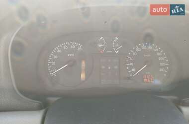 Хэтчбек Renault Clio 2003 в 