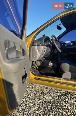 Хэтчбек Renault Clio 2002 в 