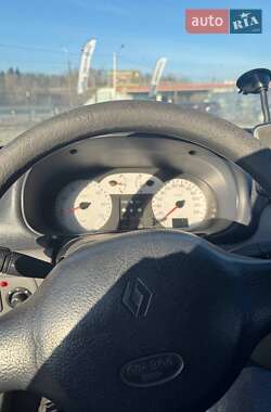 Хэтчбек Renault Clio 2002 в 