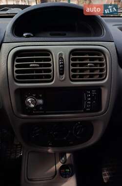 Седан Renault Clio 2006 в 