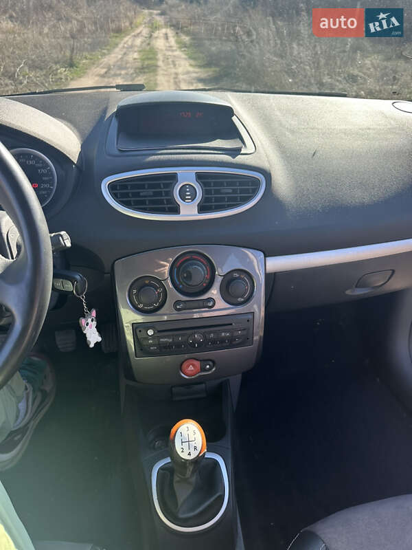 Хэтчбек Renault Clio 2012 в Овруче