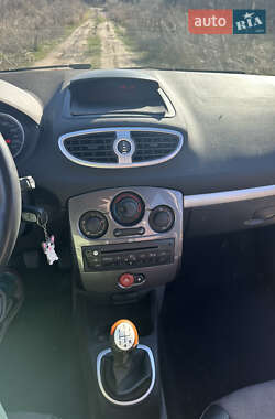 Хэтчбек Renault Clio 2012 в 