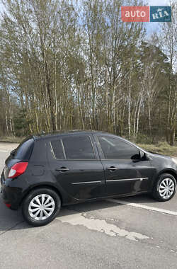 Хэтчбек Renault Clio 2011 в 