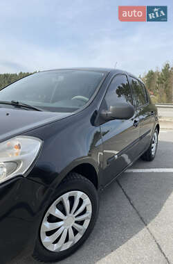 Хэтчбек Renault Clio 2011 в 