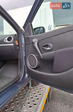 Хетчбек Renault Clio 2006 в 