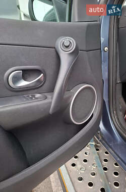 Хетчбек Renault Clio 2006 в 