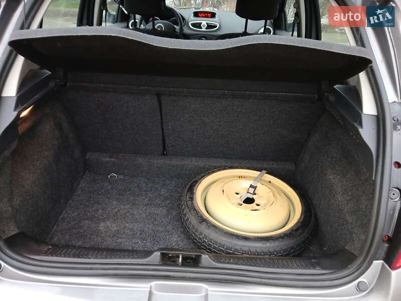 Хэтчбек Renault Clio 2008 в Кривом Роге фото 10 Хэтчбек Renault Clio 2008 в Кривом Роге