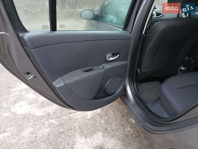 Хэтчбек Renault Clio 2008 в Кривом Роге фото 12 Хэтчбек Renault Clio 2008 в Кривом Роге