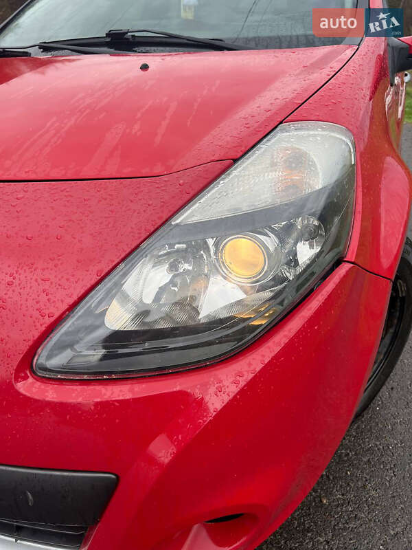 Седан Renault Clio 2010 в Дрогобыче