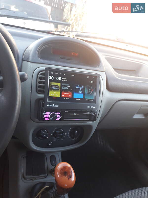 Хэтчбек Renault Clio 2003 в Ромнах фото 2 Хэтчбек Renault Clio 2003 в Ромнах