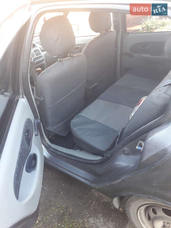 Хэтчбек Renault Clio 2003 в Ромнах фото 7 Хэтчбек Renault Clio 2003 в Ромнах
