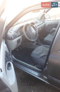 Хэтчбек Renault Clio 2003 в 