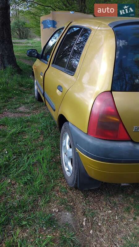 Хэтчбек Renault Clio 1999 в Костополе