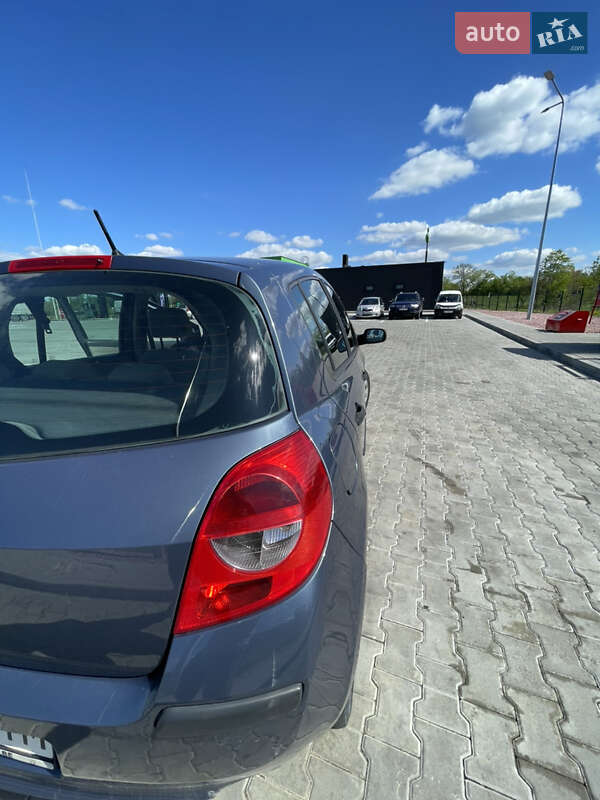 Хэтчбек Renault Clio 2006 в Стрые