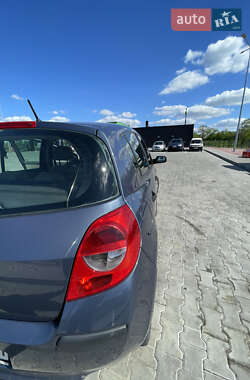 Хэтчбек Renault Clio 2006 в 