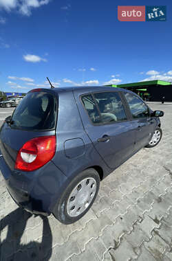 Хэтчбек Renault Clio 2006 в 