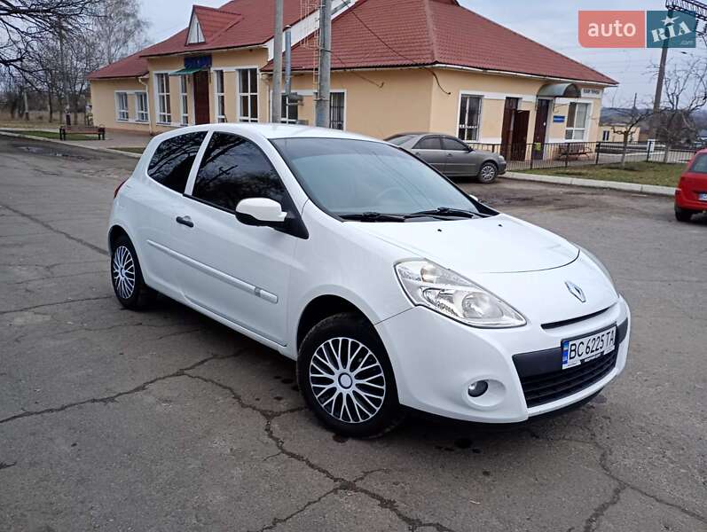 Хэтчбек Renault Clio 2011 в Каменке