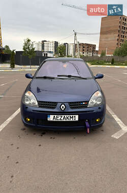 Хетчбек Renault Clio 2003 в 