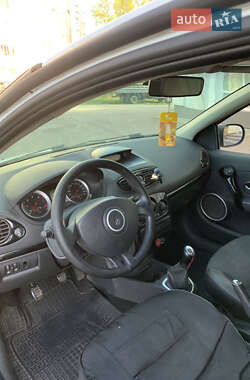 Хэтчбек Renault Clio 2012 в 