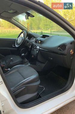 Хэтчбек Renault Clio 2012 в 