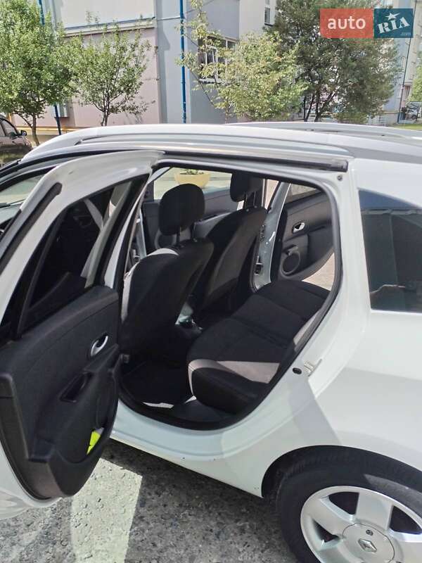 Универсал Renault Clio 2011 в Ивано-Франковске