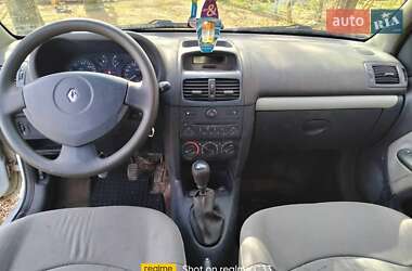 Хетчбек Renault Clio 2002 в 
